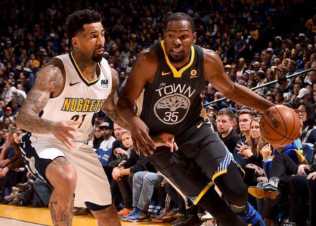 也有的在客 也有的在客